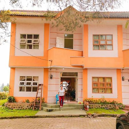 Villa Bukit Indah Brastagi / Berastagi Ngoại thất bức ảnh