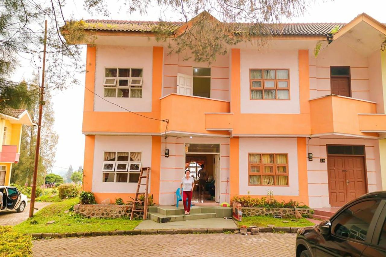 Villa Bukit Indah Brastagi / Berastagi Ngoại thất bức ảnh