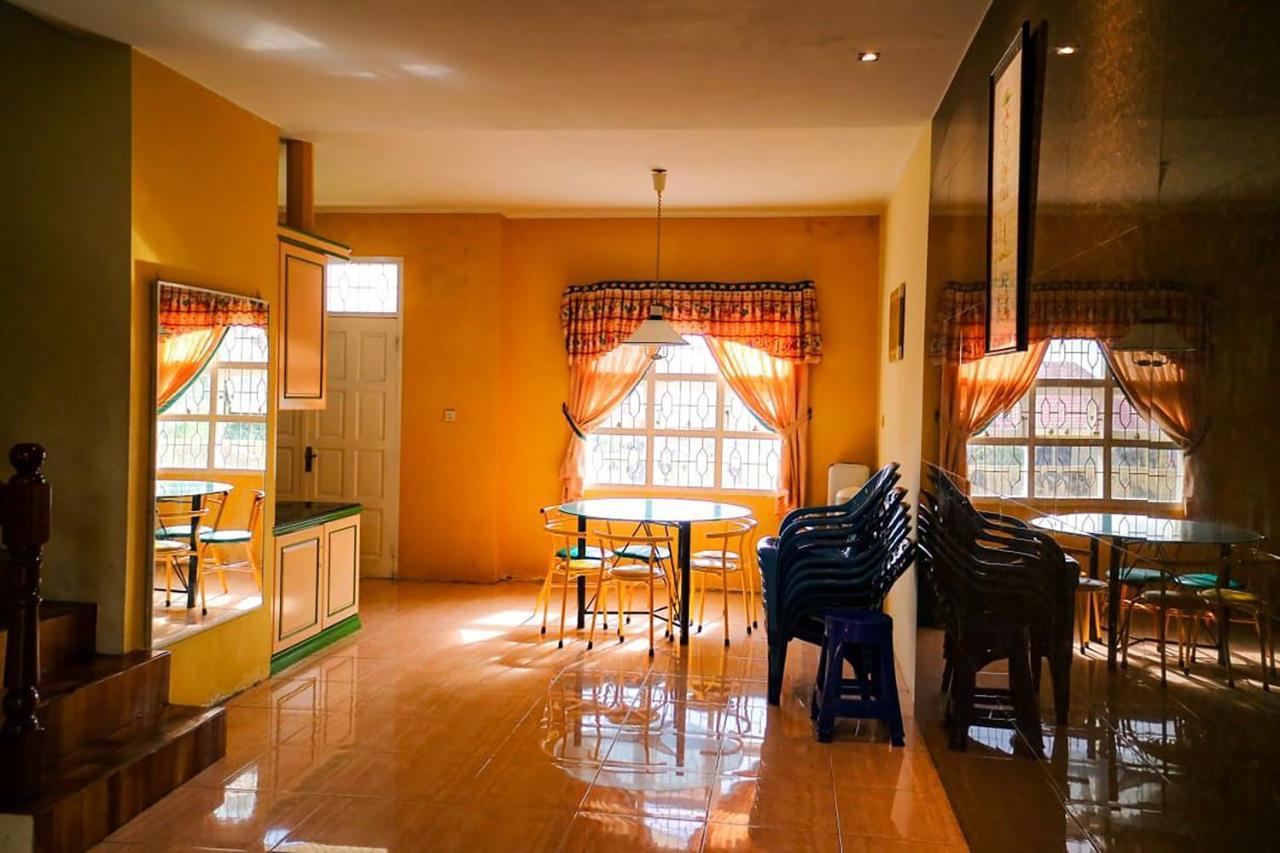 Villa Bukit Indah Brastagi / Berastagi Ngoại thất bức ảnh