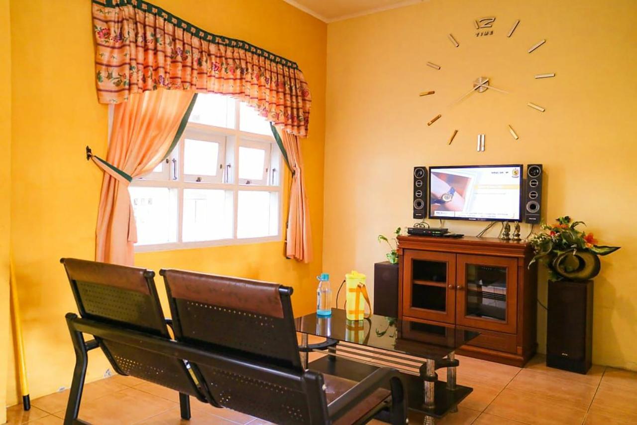 Villa Bukit Indah Brastagi / Berastagi Ngoại thất bức ảnh