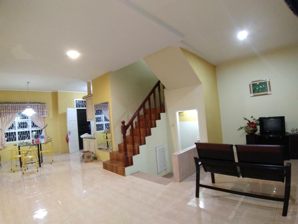 Villa Bukit Indah Brastagi / Berastagi Ngoại thất bức ảnh